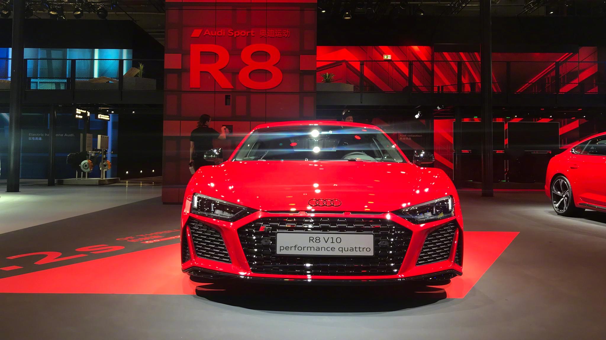 奥迪r8 红色诱惑!