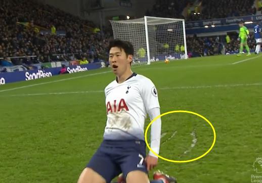 继德罗巴后!世界足坛又现1滑跪三道杠|孙兴慜|德罗巴|埃弗顿_新浪新闻