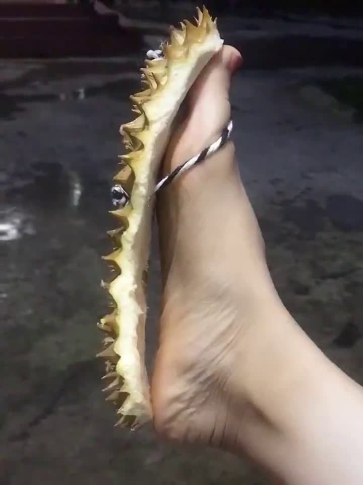 自制榴莲拖鞋,不仅能穿,还能防身,还能防臭脚