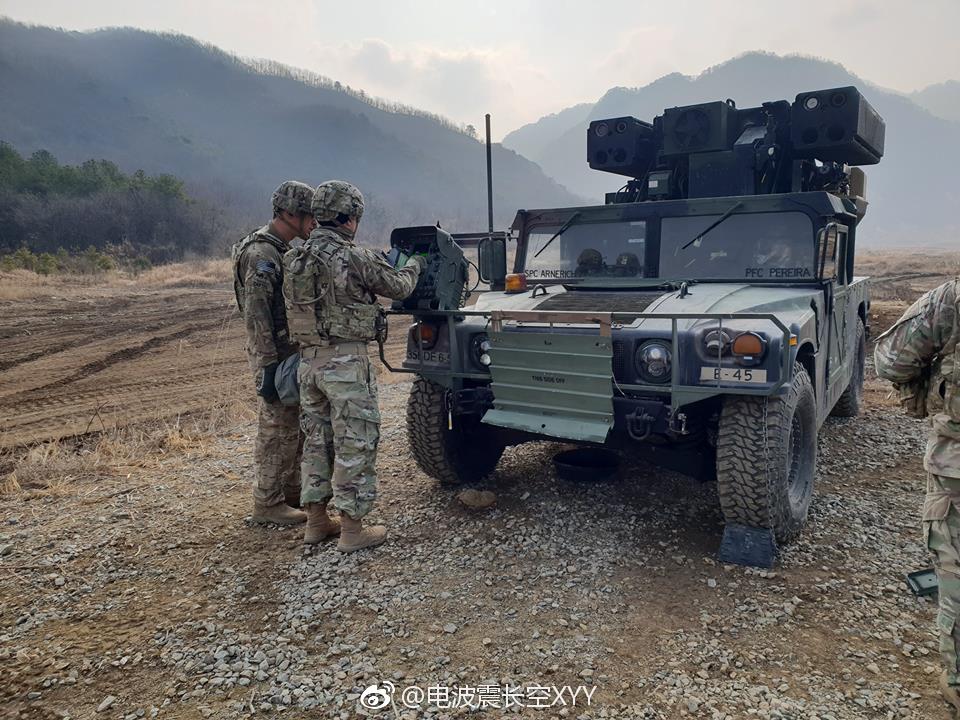 模式实弹打靶,在执行固定目标防卫任务时,操作手可以远离载车挖掘掩体