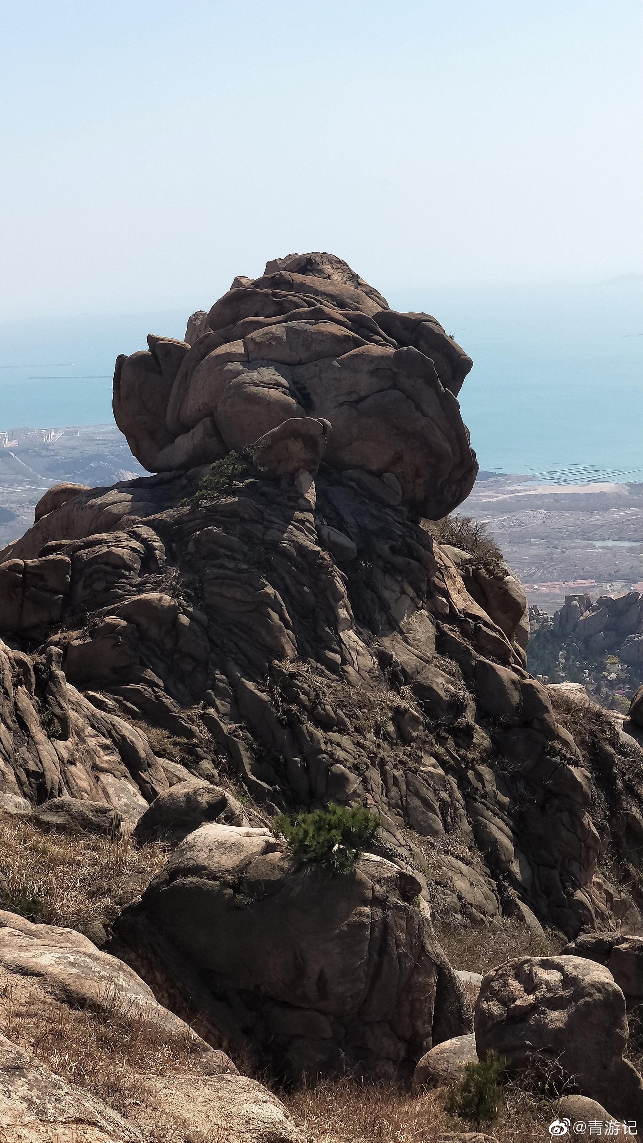 大珠山峰顶的奇石耸立,特别是乌龟石,神似形象. @微博旅游