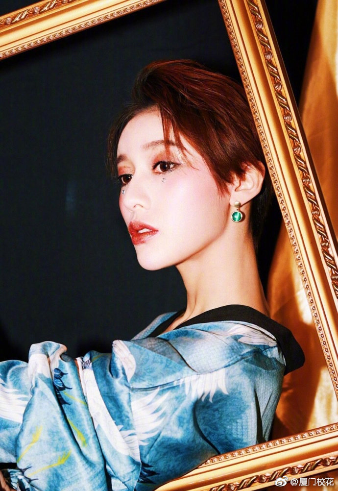 她叫刘欣然就读于中央戏剧学院表演系来自江苏你觉得几分呢