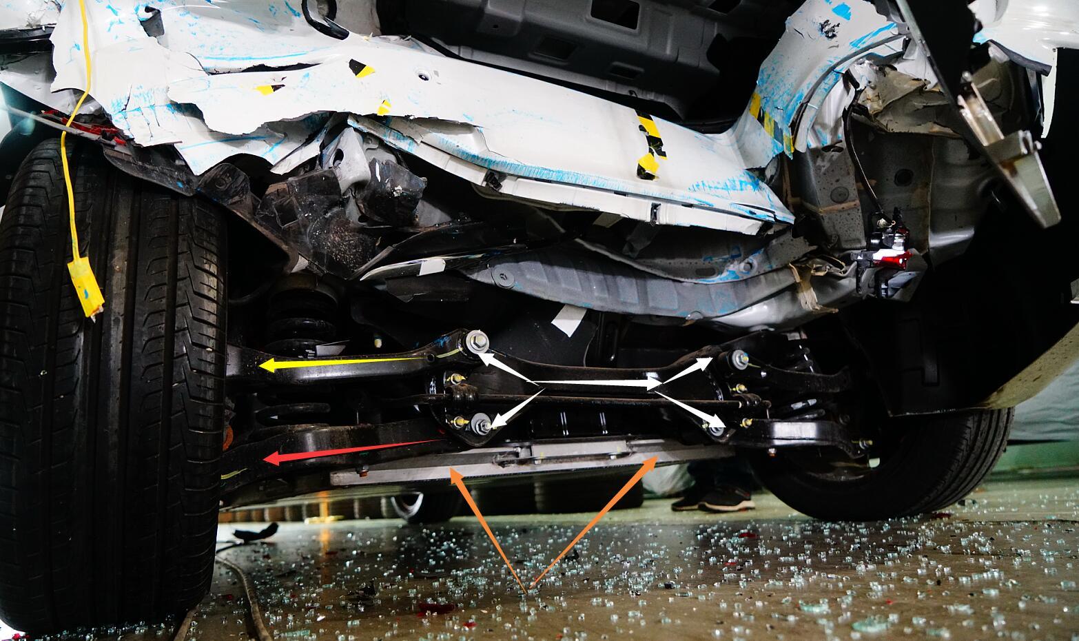 自媒体 正文 由上图可见,逸动ev460碰撞测试后,采用带副车架的多连杆