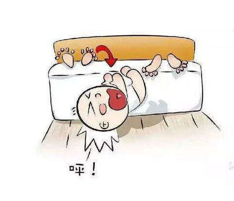 宝宝在玩耍时不小心把头撞到墙上了或跌落床下怎么办?