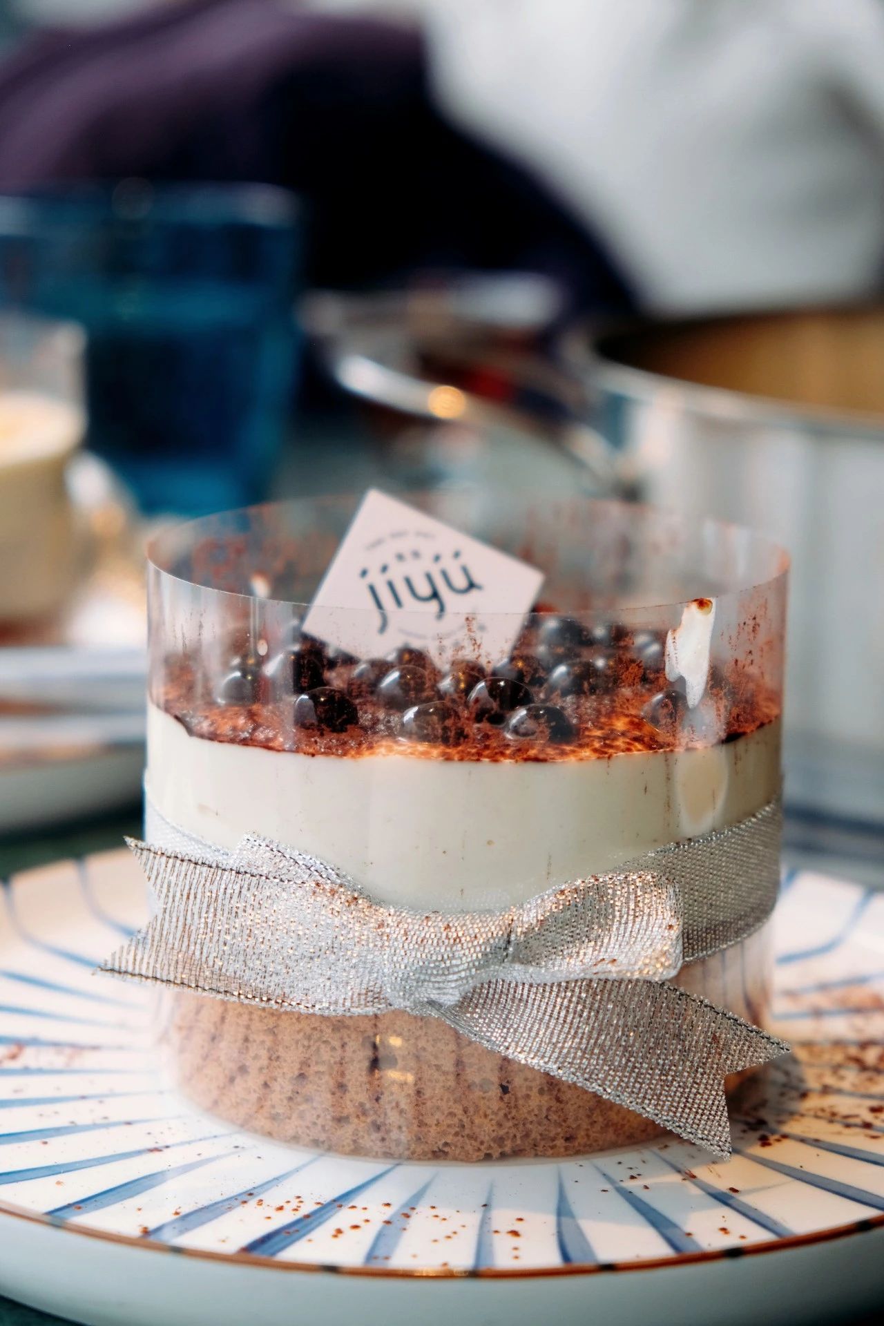 海盐杏仁爆浆蛋糕,甜而不腻,淡淡的海盐味道中和甜蜜的奶油,口感清爽