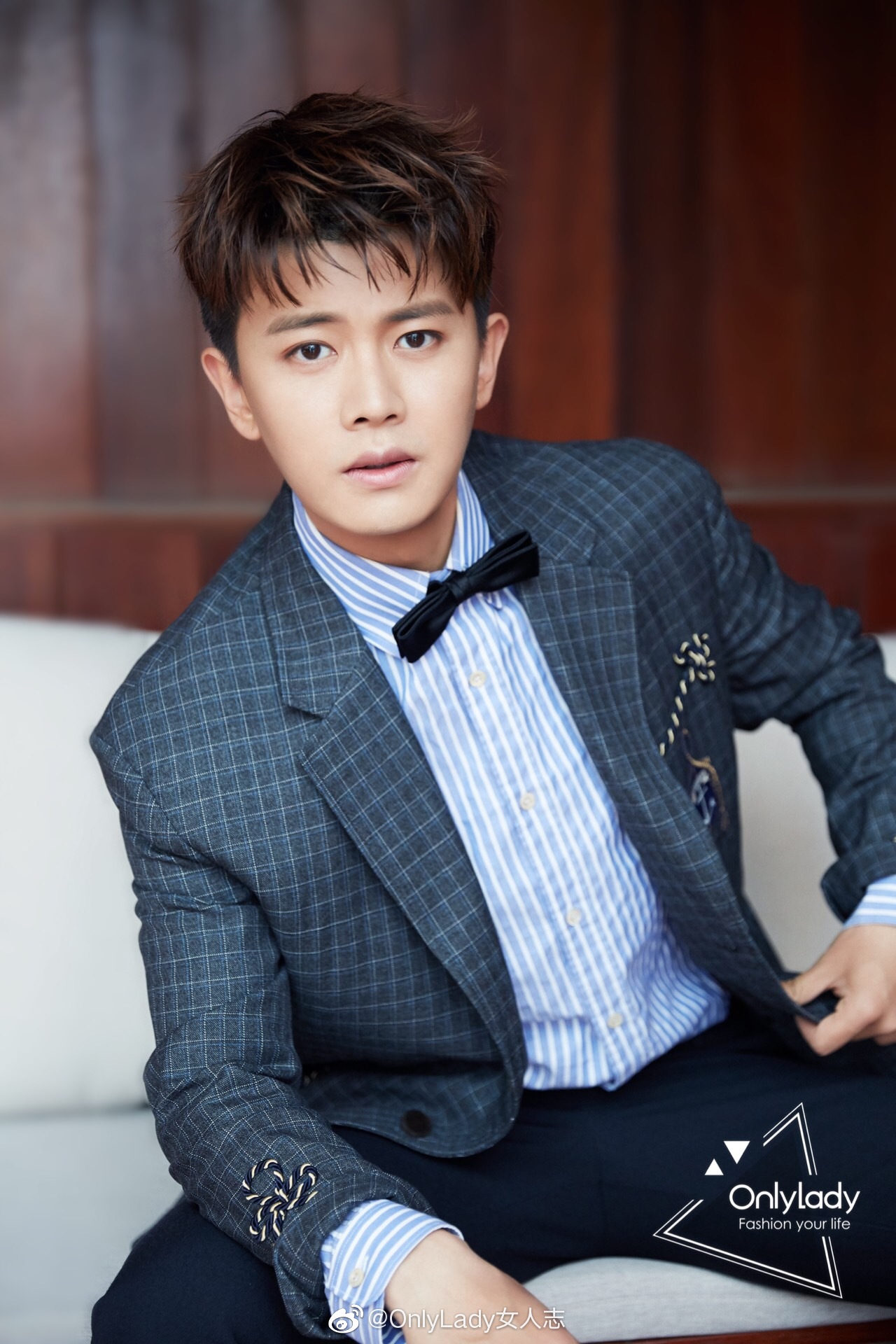 任嘉伦allen 一身@gucci 复古学院风西装亮相ok