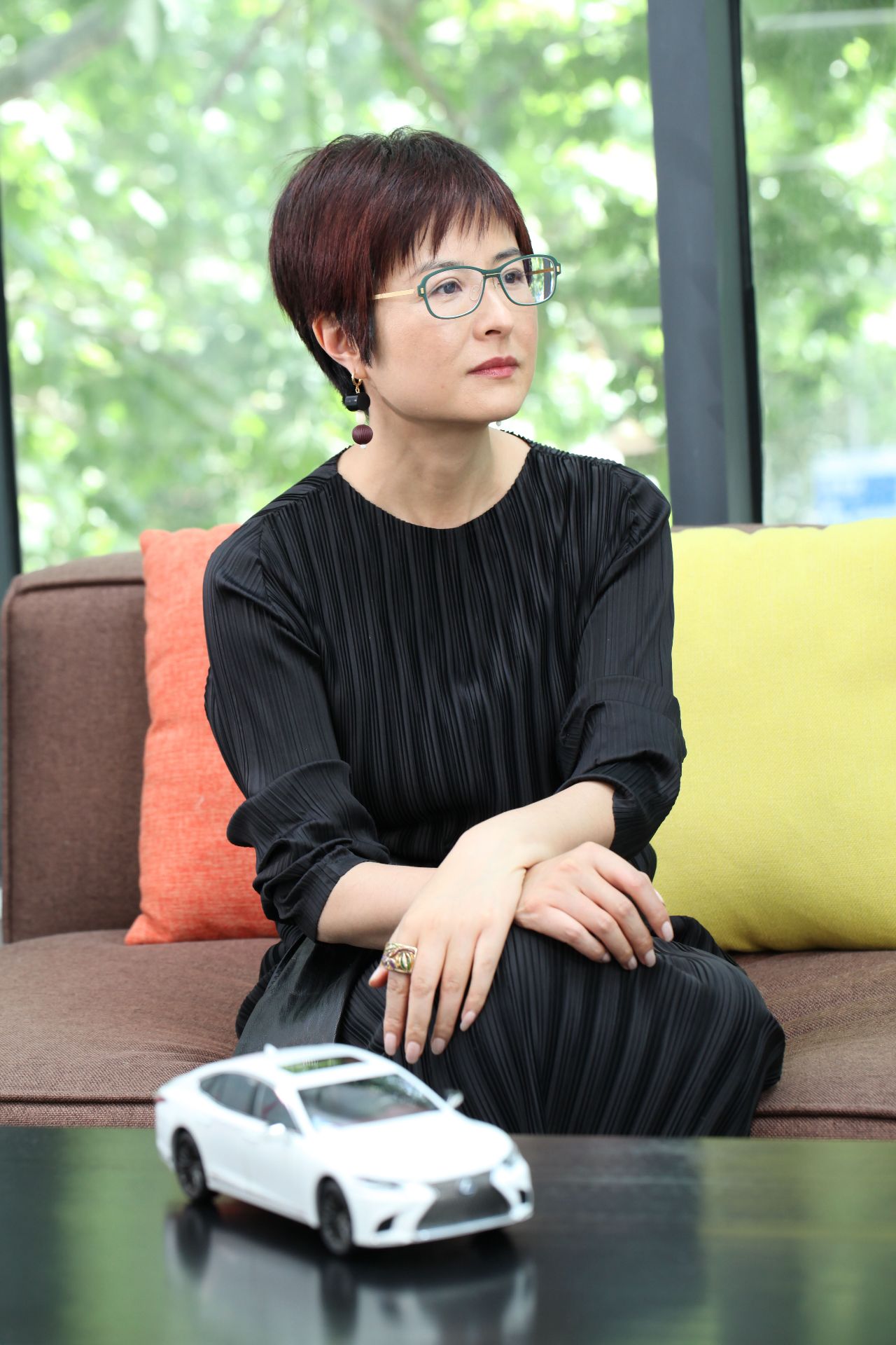 张泉灵跳出鱼缸肆意生长