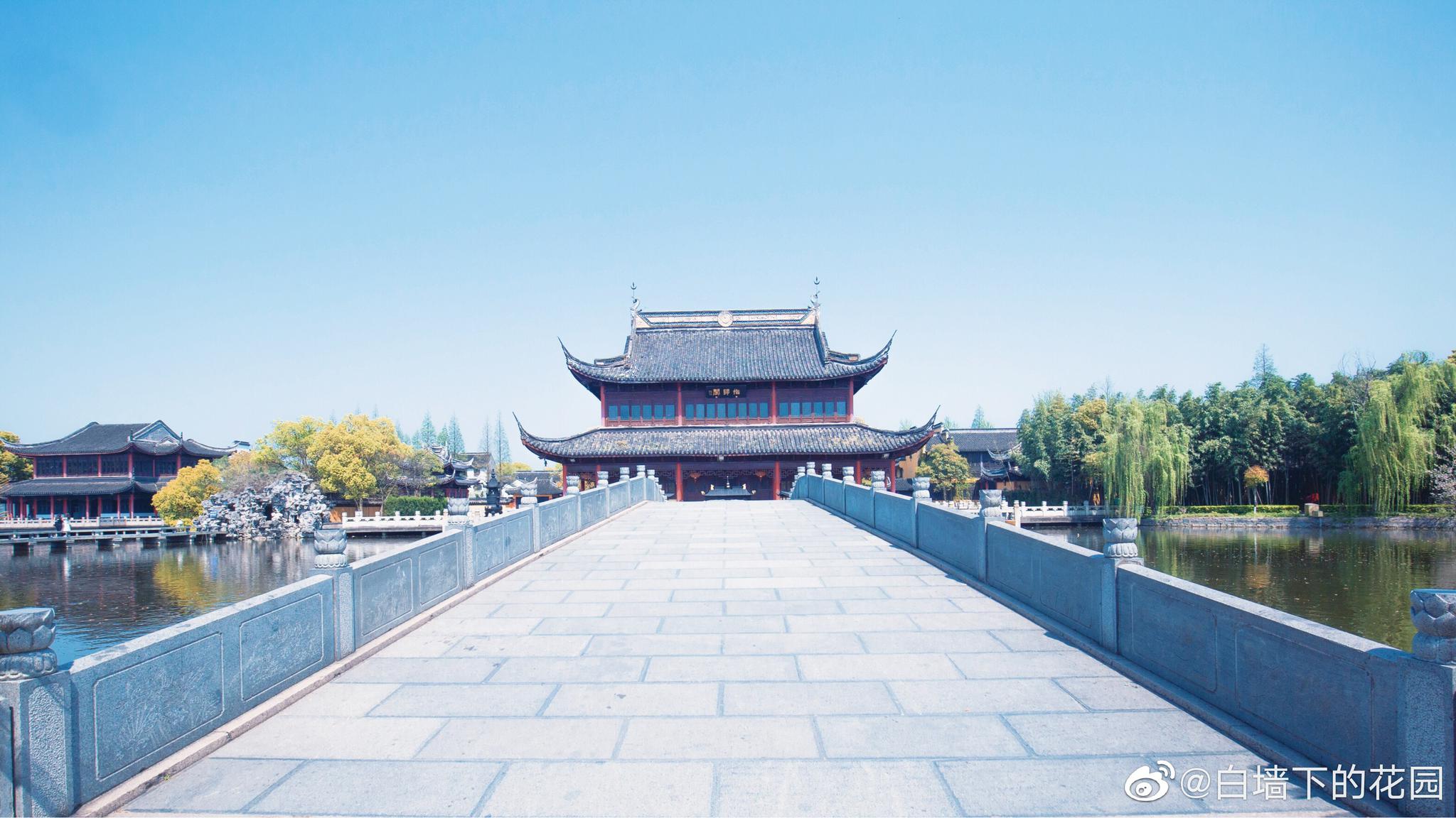 如果说小桥流水人家白墙青瓦门窗是存在于我们心中的梦境那么