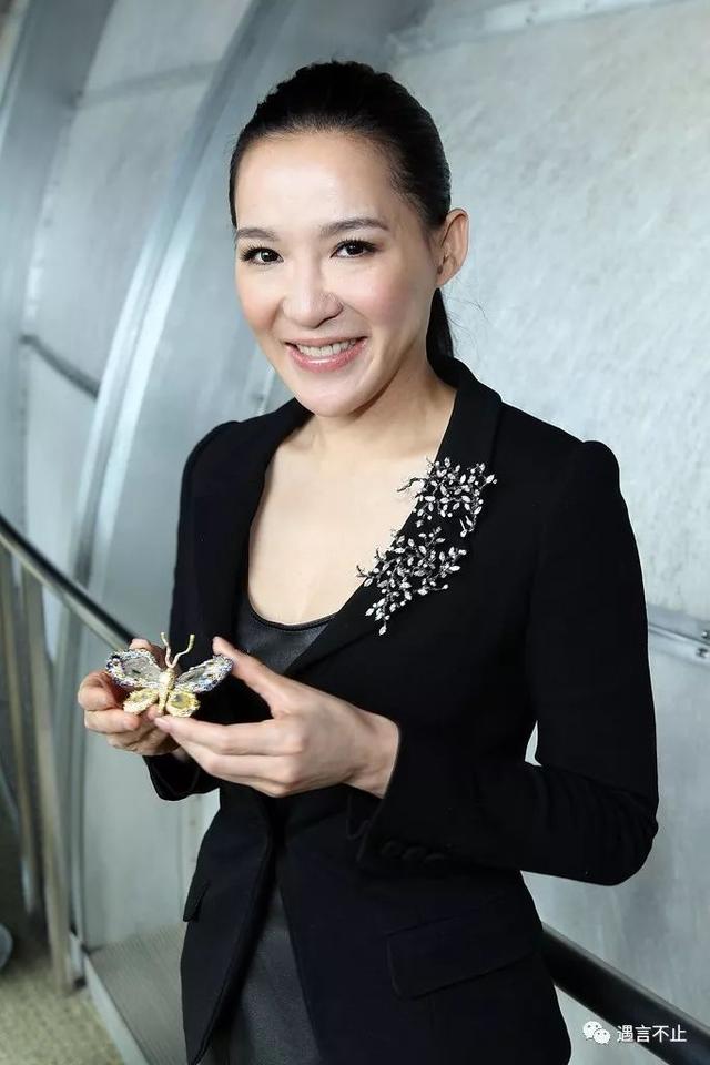 未婚妈妈,卖房创业,亏本拍卖,如今的她的作品价值近千万