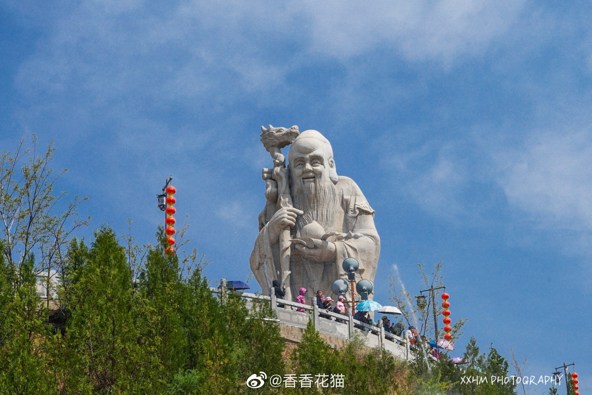 恰逢兰州安宁仁寿山桃花节桃花朵朵开现场一片热闹气氛