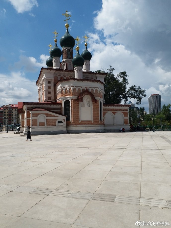 圣. 伊维尔教堂坐落在哈站北广场上,始建于1907年