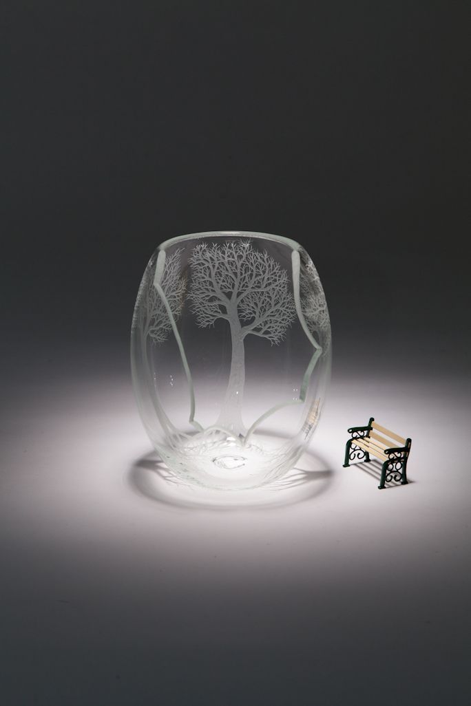 刻有精美树木的玻璃器皿 日本艺术家 kayo yokoyama