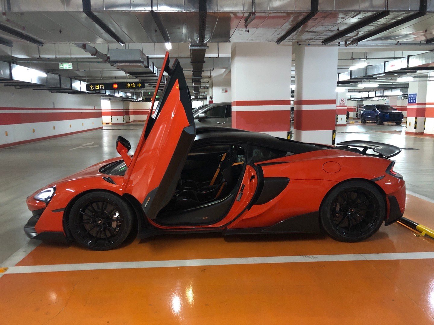 瞧了瞧迈凯伦600LT,迈凯伦家带长尾(LT)名字的