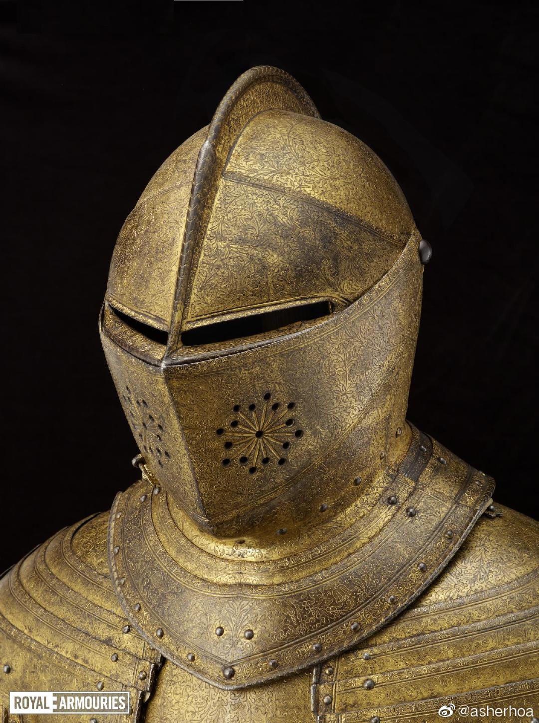 英王查理一世的一套全身板甲原本是为他的哥哥王储亨利打造