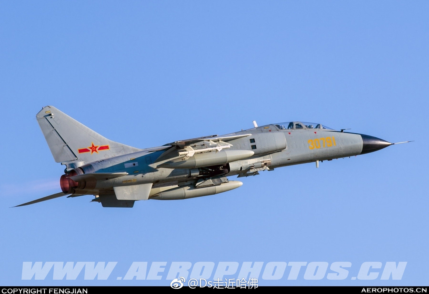 今天是歼轰7飞豹战机首飞30周年的日子上图庆祝