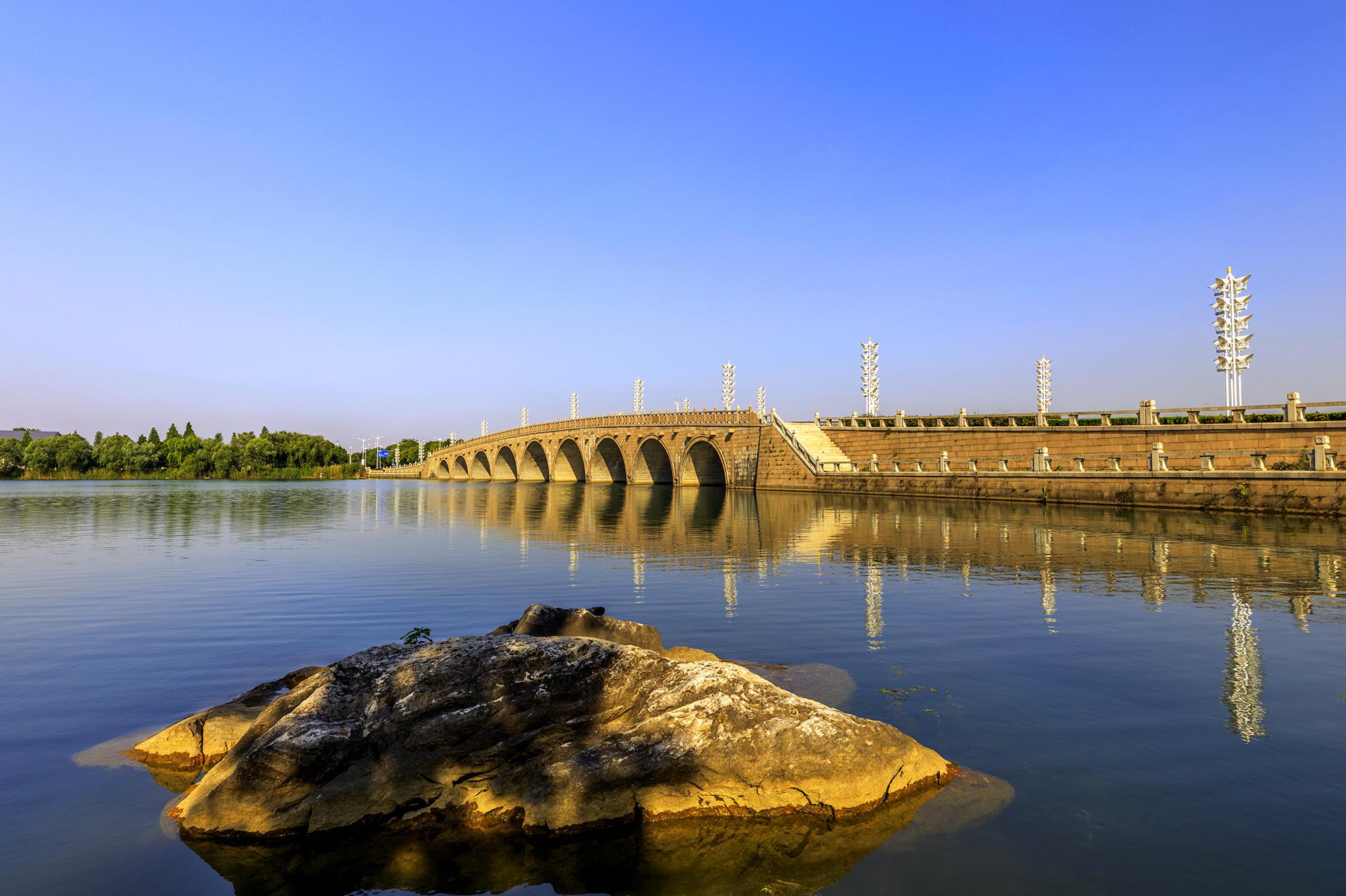 悦季61蝶来盛泽湖的夏风拂过爱人的脸庞