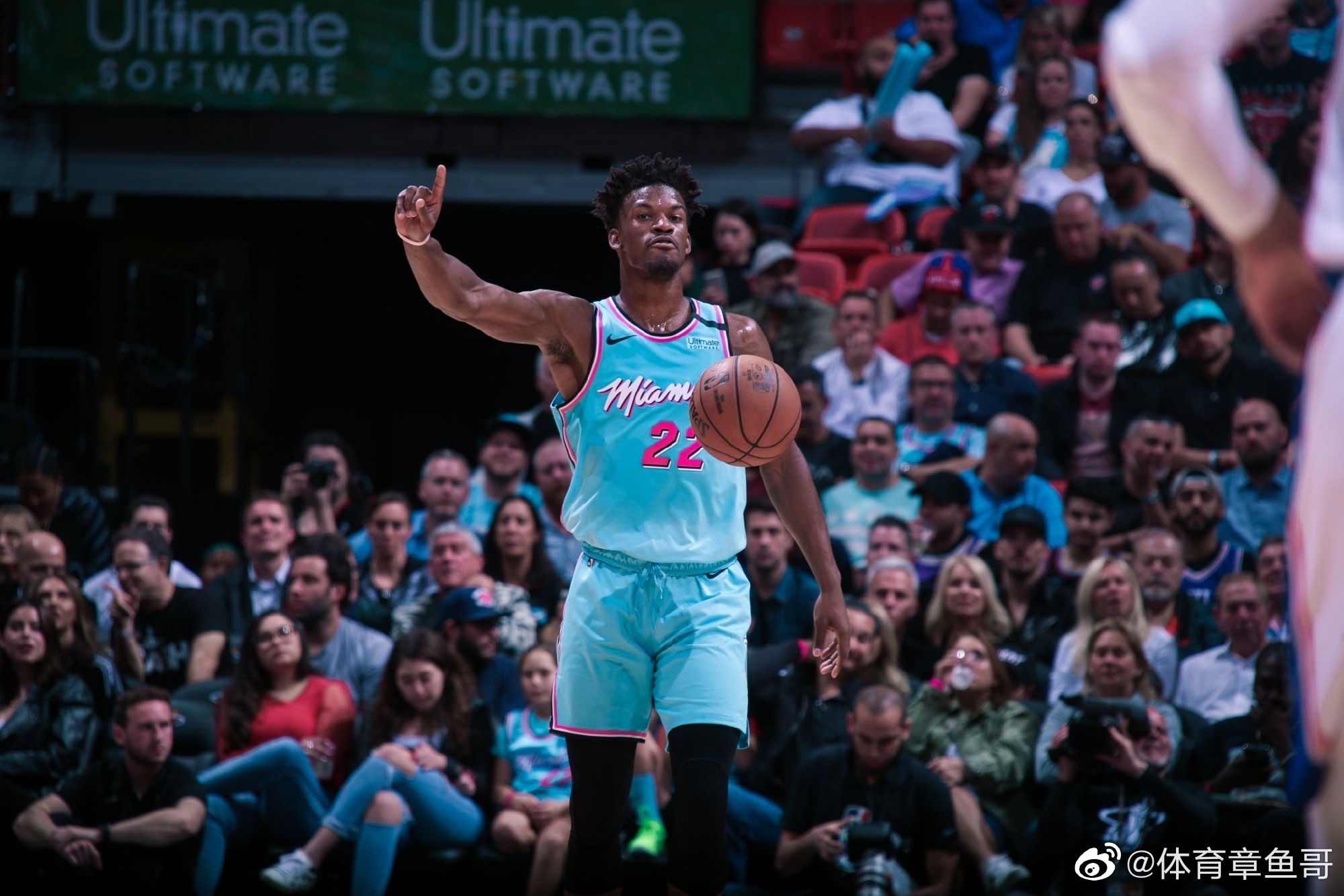 多点开花震撼全场的NBA季后赛精彩瞬间