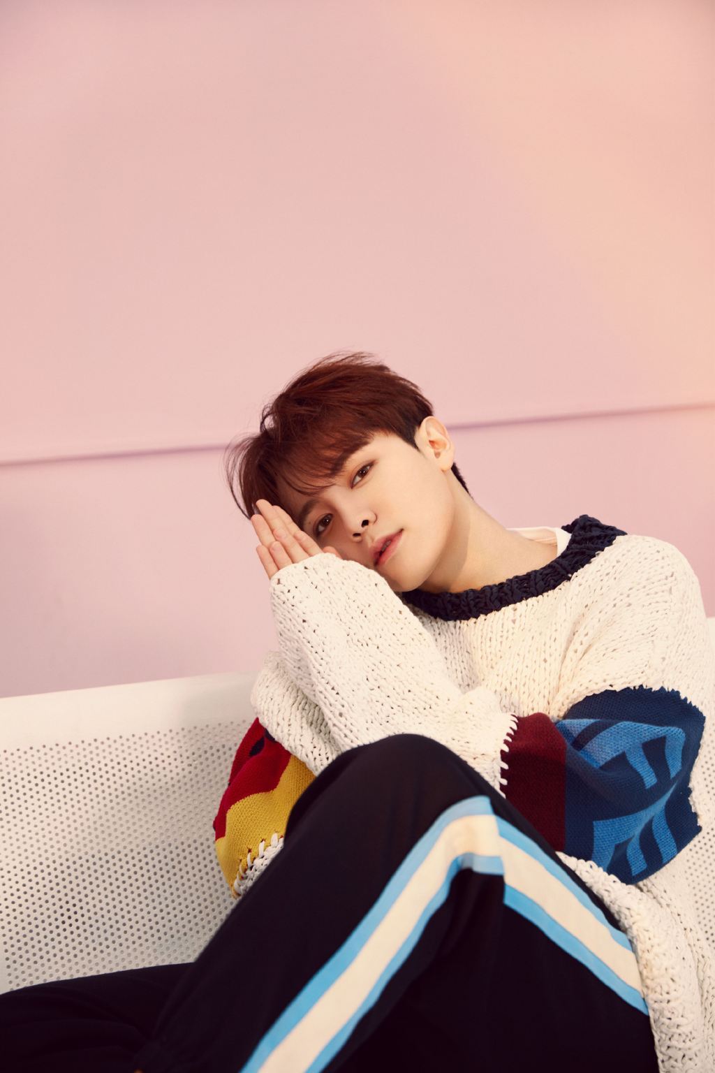 尤长靖最新暖春大片释出别具时尚巧思尽显青春活力