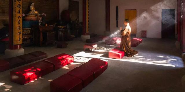 他未成年就出家,还当上佛门摄影师:没有什么看破红尘,只是缘深