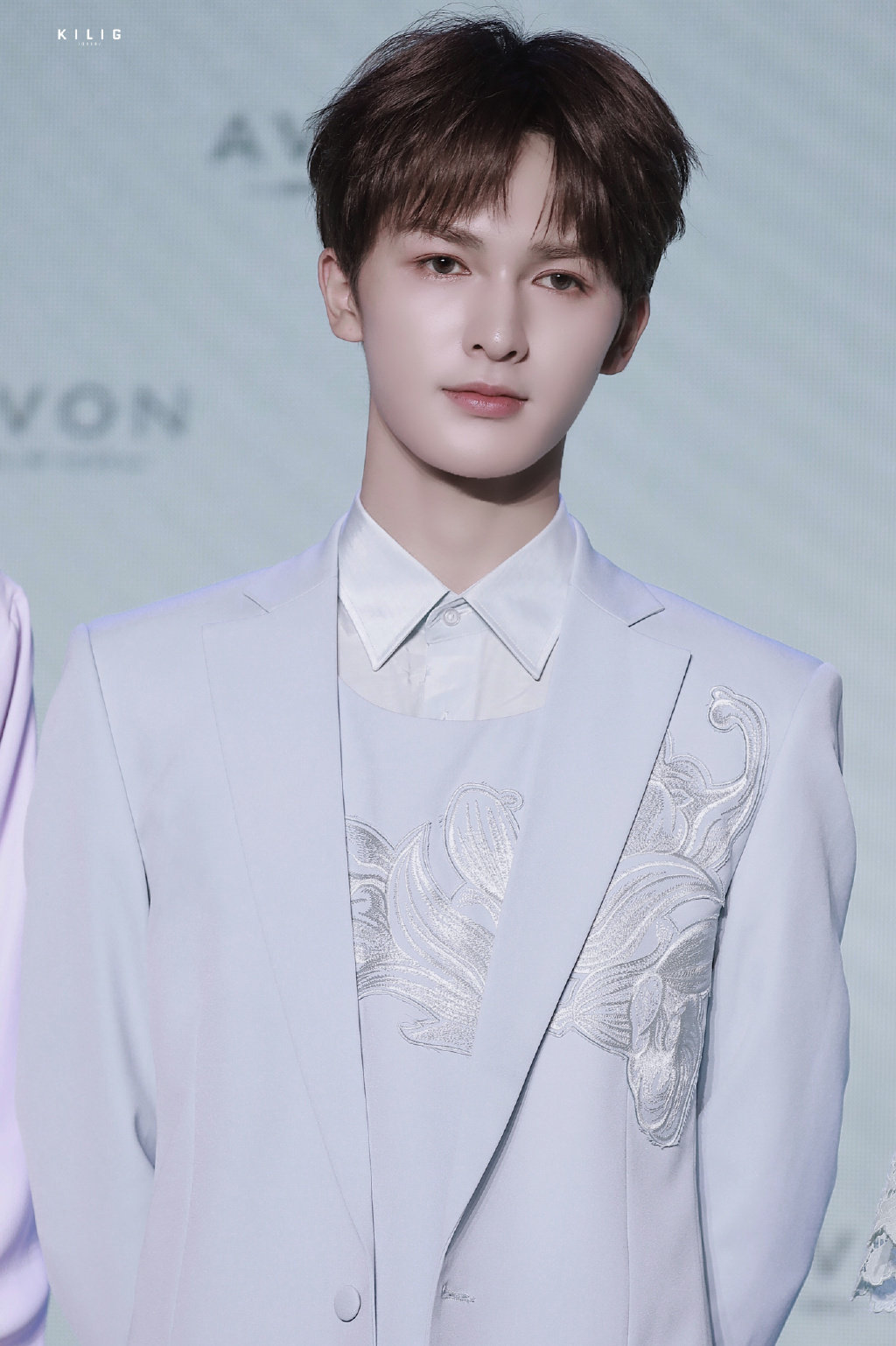 人间仙子的彩色西装系列,可甜可盐 又酷又撩~@theo-朱正廷