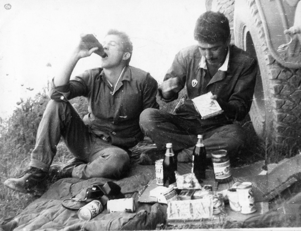 苏军在阿富汗的伙食p1p2战地午餐p3面包房p4野葡萄p5西瓜p6