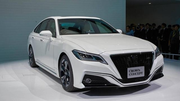 2019全新丰田皇冠到店实拍外观出乎意料的霸气