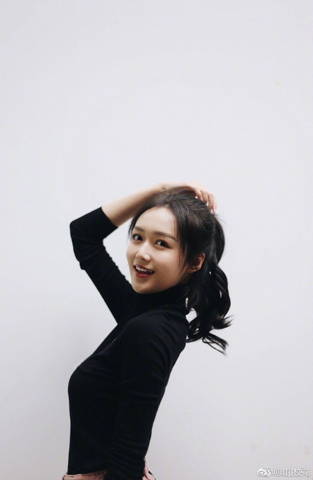 她叫刘姝彤97年就读于中国戏曲学院身高178cm达斡尔族姑娘