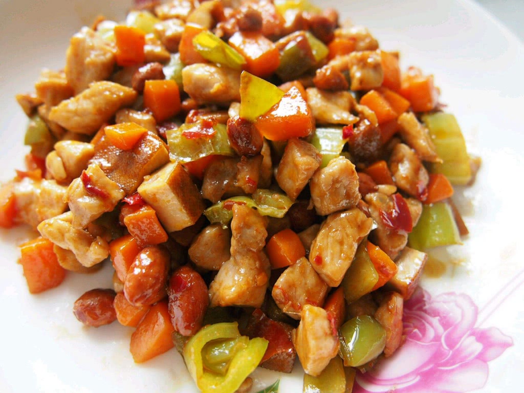 宫爆肉丁口感不好厨师说漏嘴按照这个方法做肉嫩仁脆