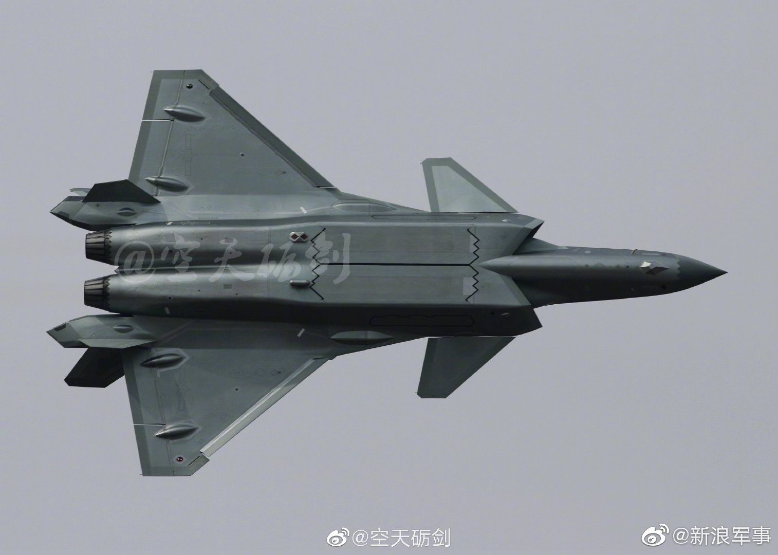 歼20,f22,苏57同角度对比…不好说谁颜值最高