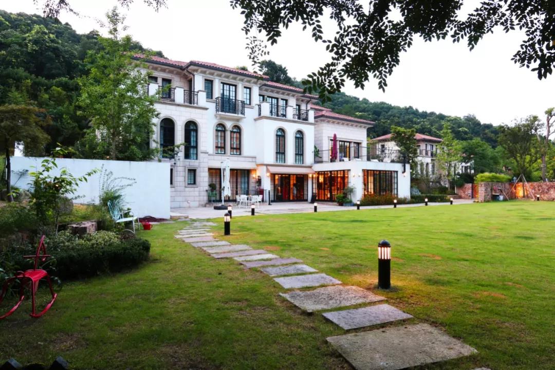 梵谷精品酒店,位于莫干山的梦溪湖山庄.