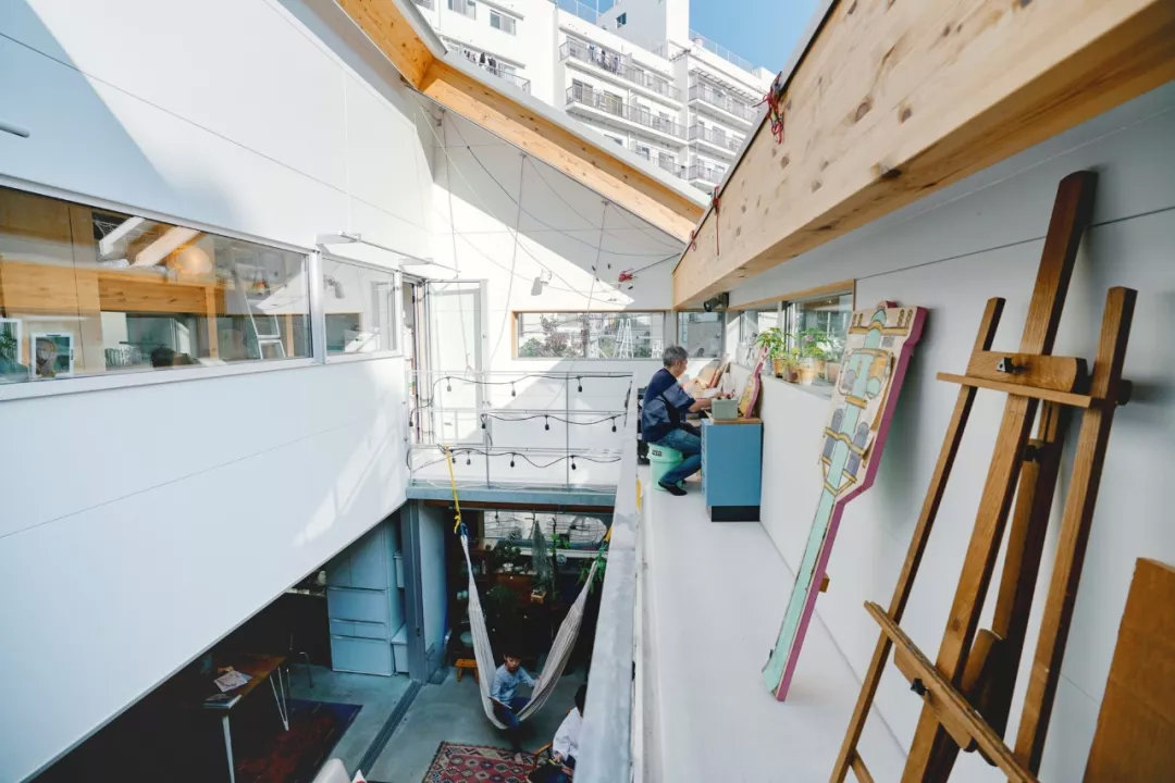 市中心最强违建房：没屋顶，一家五口每天露营、烧烤、泡温泉（组图） - 34