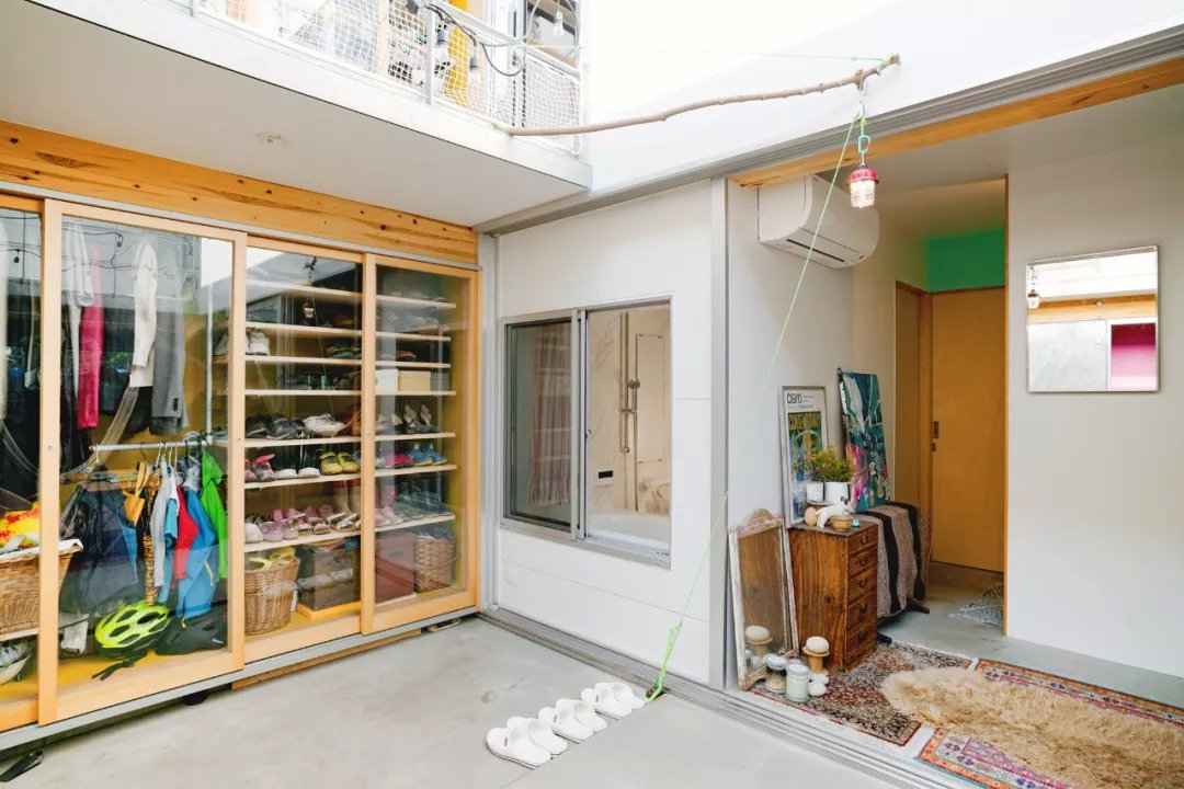 市中心最强违建房：没屋顶，一家五口每天露营、烧烤、泡温泉（组图） - 19