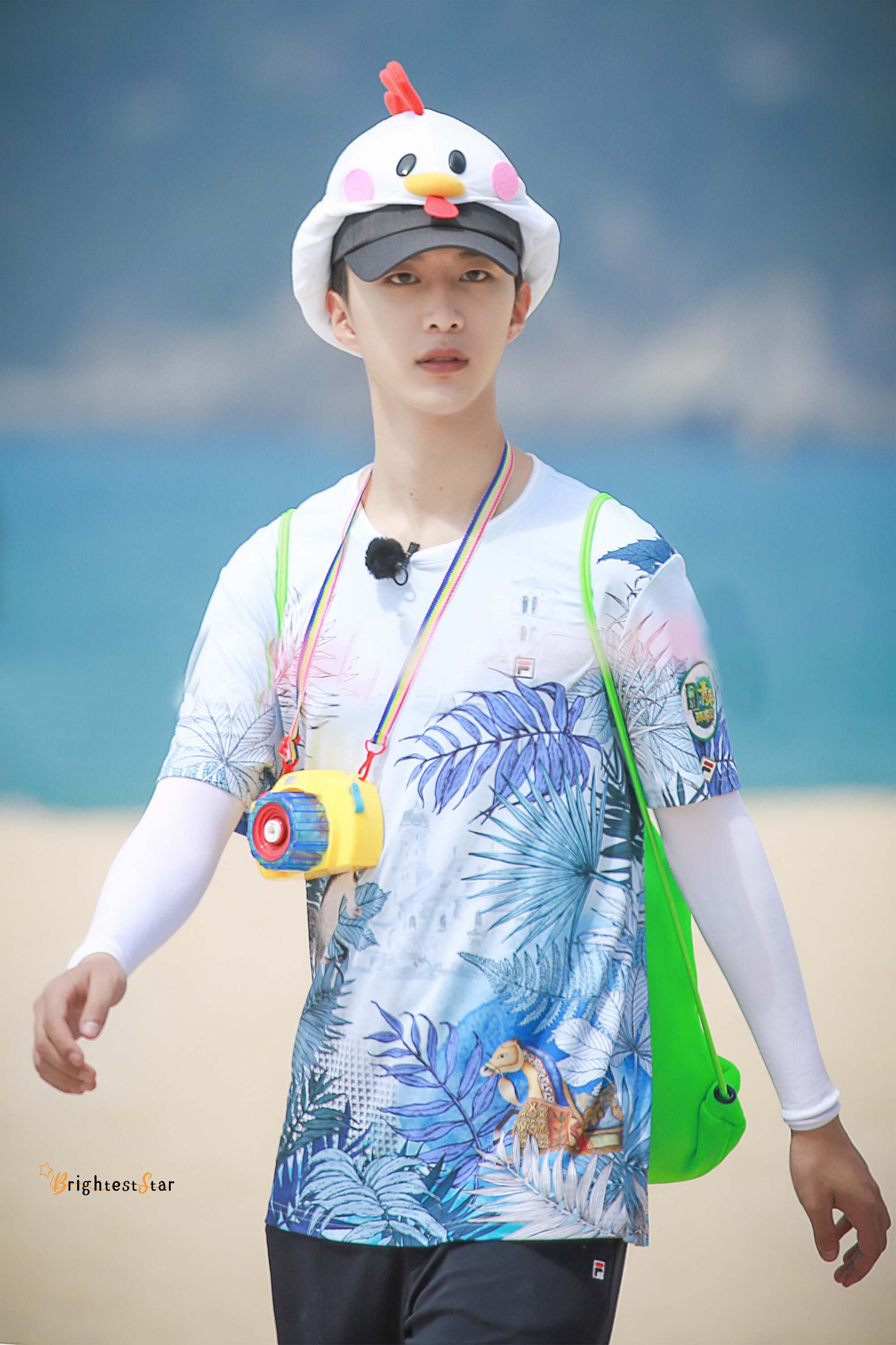 范丞丞小鸡帽子范丞丞泡泡机范丞丞三亚青春环游记录制路透图