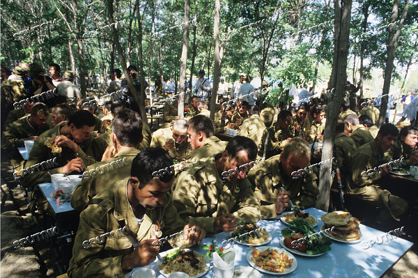 苏军在阿富汗的伙食p1p2战地午餐p3面包房p4野葡萄p5西瓜p6