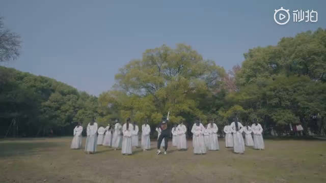 简单俏皮的小舞蹈《马德里不思议》,年会表演