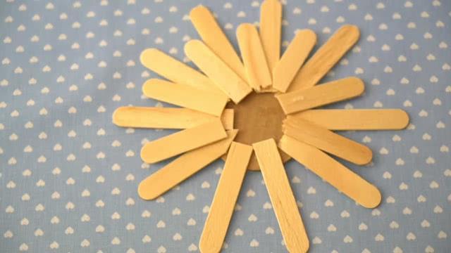 巧用雪糕棍做一个向日葵挂钩,既实用又漂亮,手工diy教程