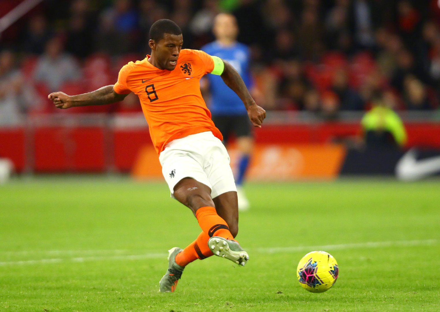 他是范佩西(2013年对阵匈牙利)之后首位在荷兰国家队上演帽子戏法