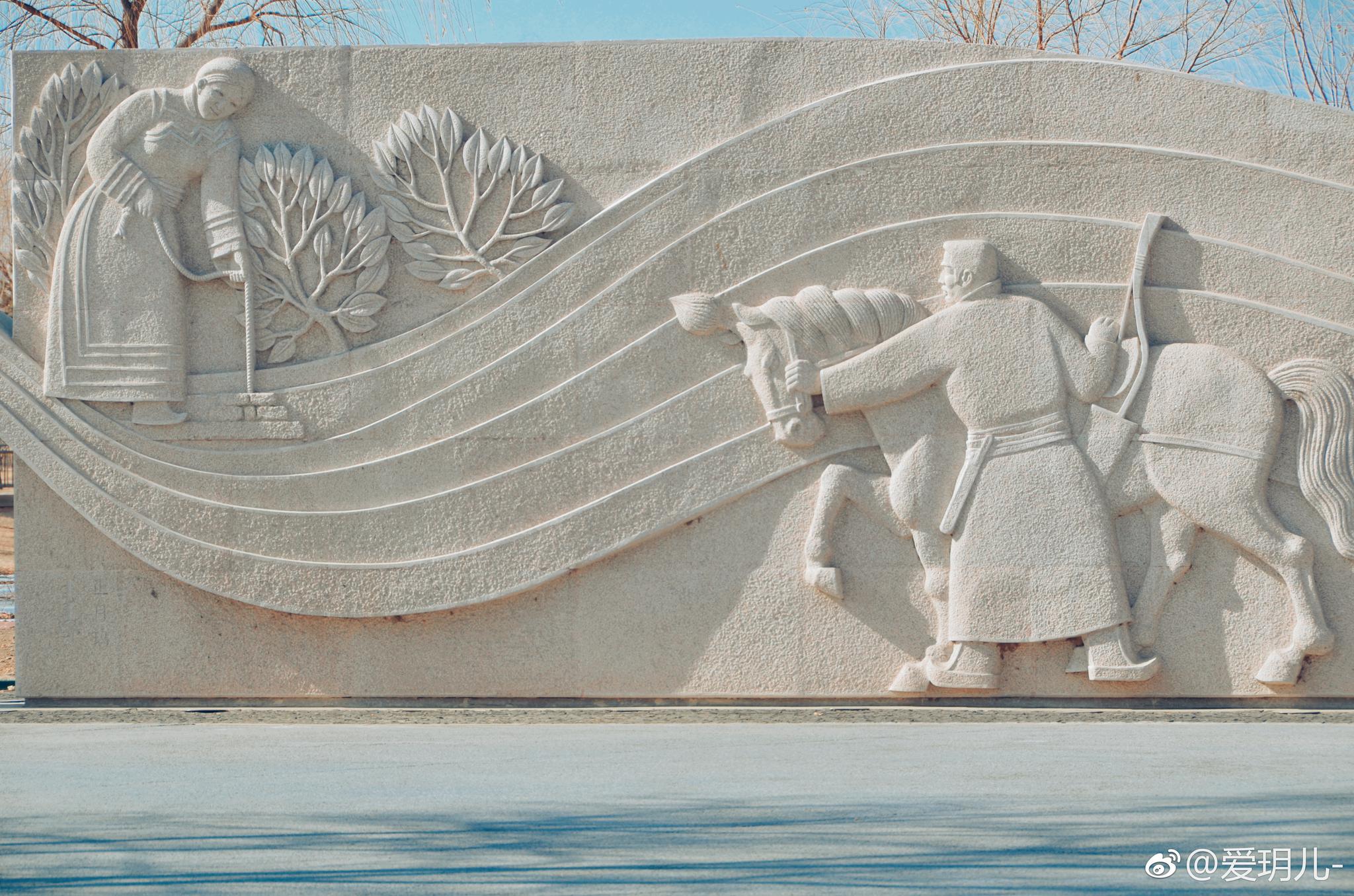 极具蒙古族特色的通辽市辽河公园雕塑拉马头琴的老爷爷中国图库冯飞