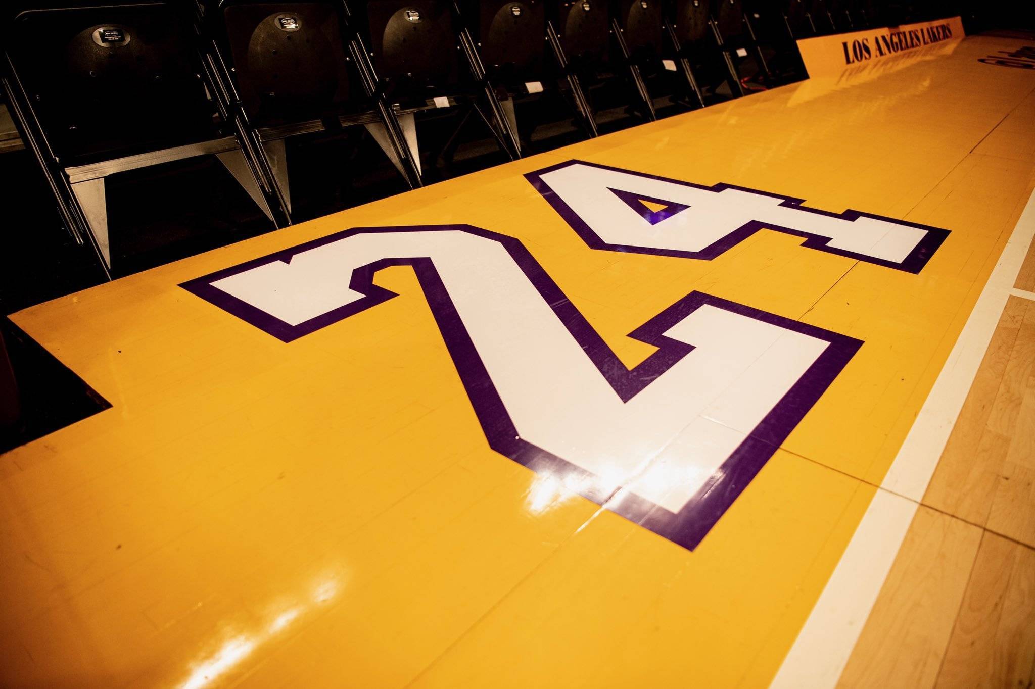 马刺官推晒照: 科比造就的球馆