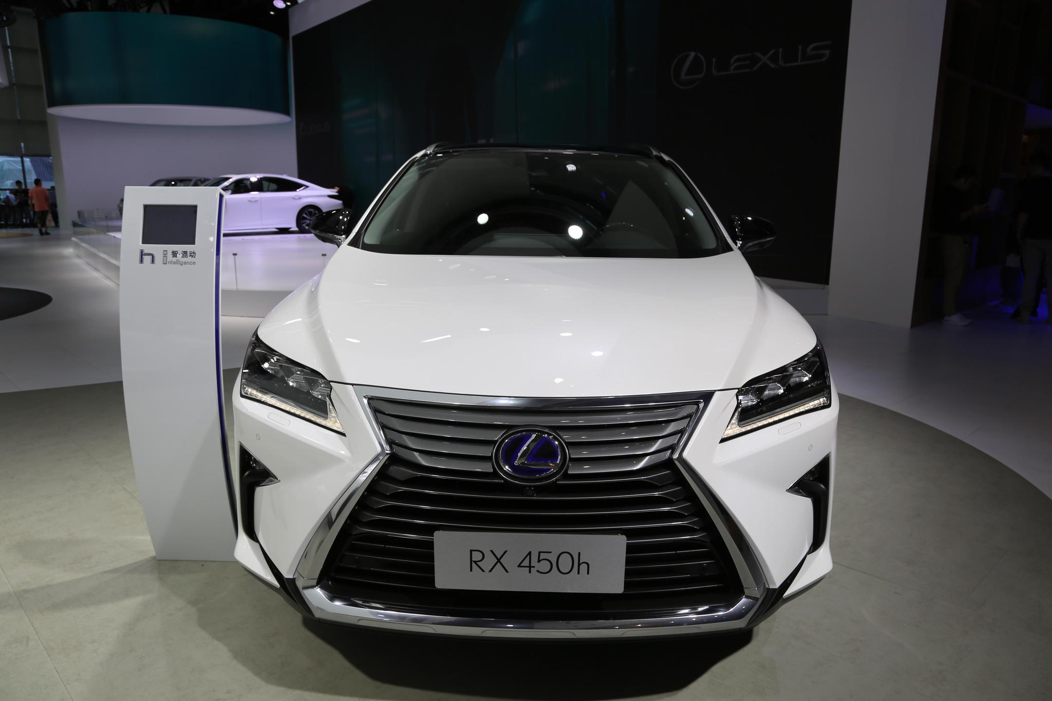 雷克萨斯rx450h70万级别中大型豪华suv车展实拍