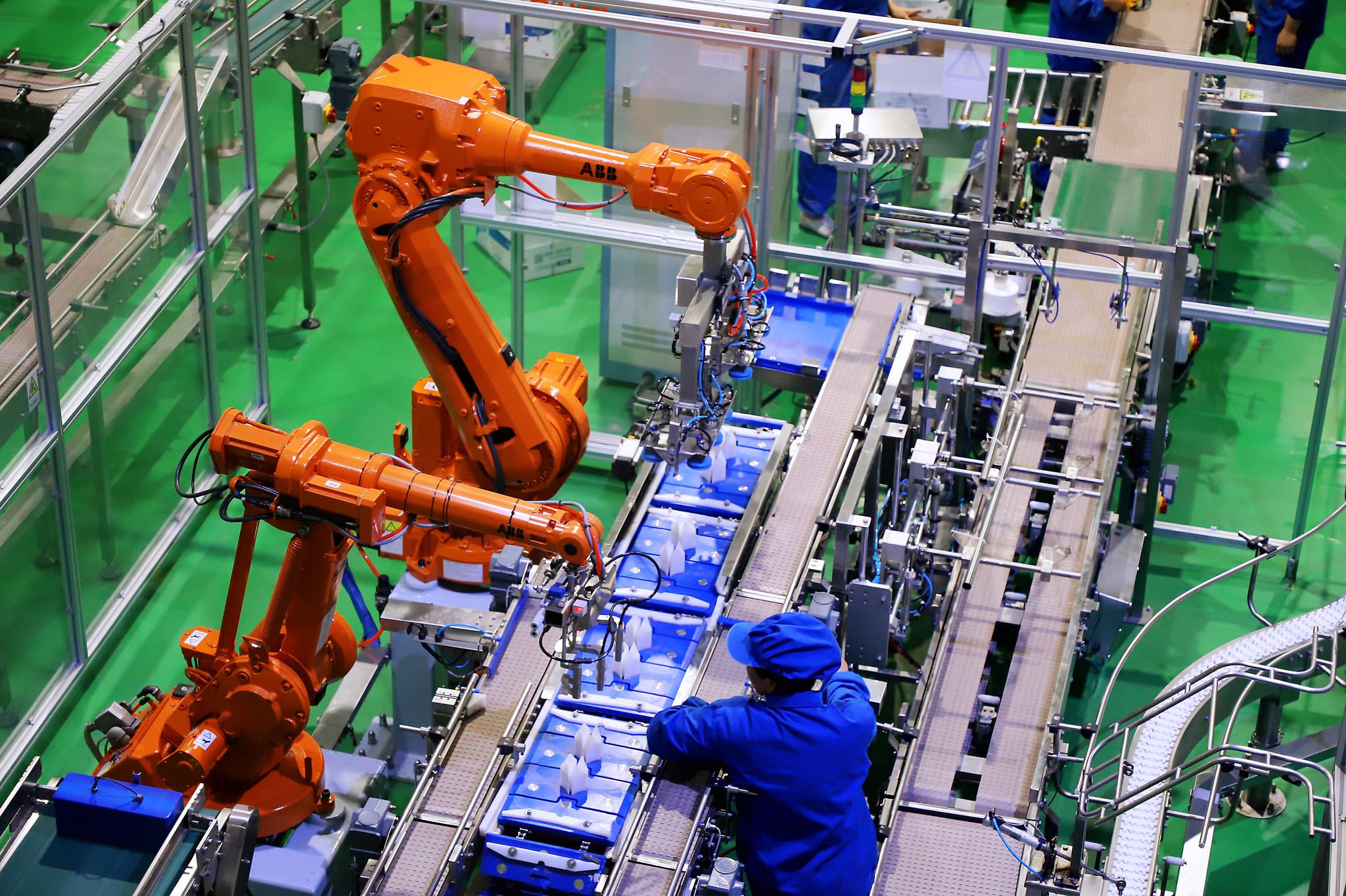 攻略君探秘君乐宝第三站来到了位于张家口的君乐宝旗帜奶粉工厂