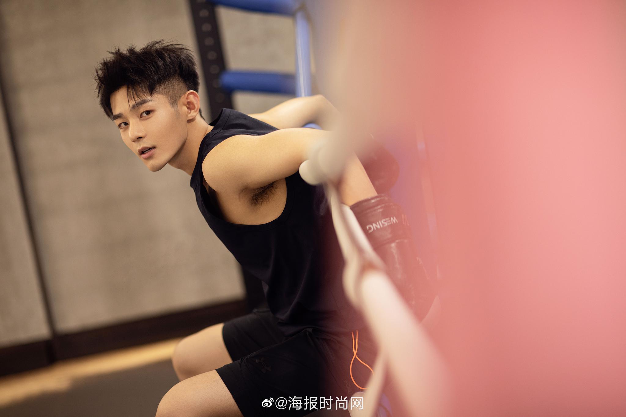 潘宥诚 眼神清冽,桀骜不驯,少年感十足