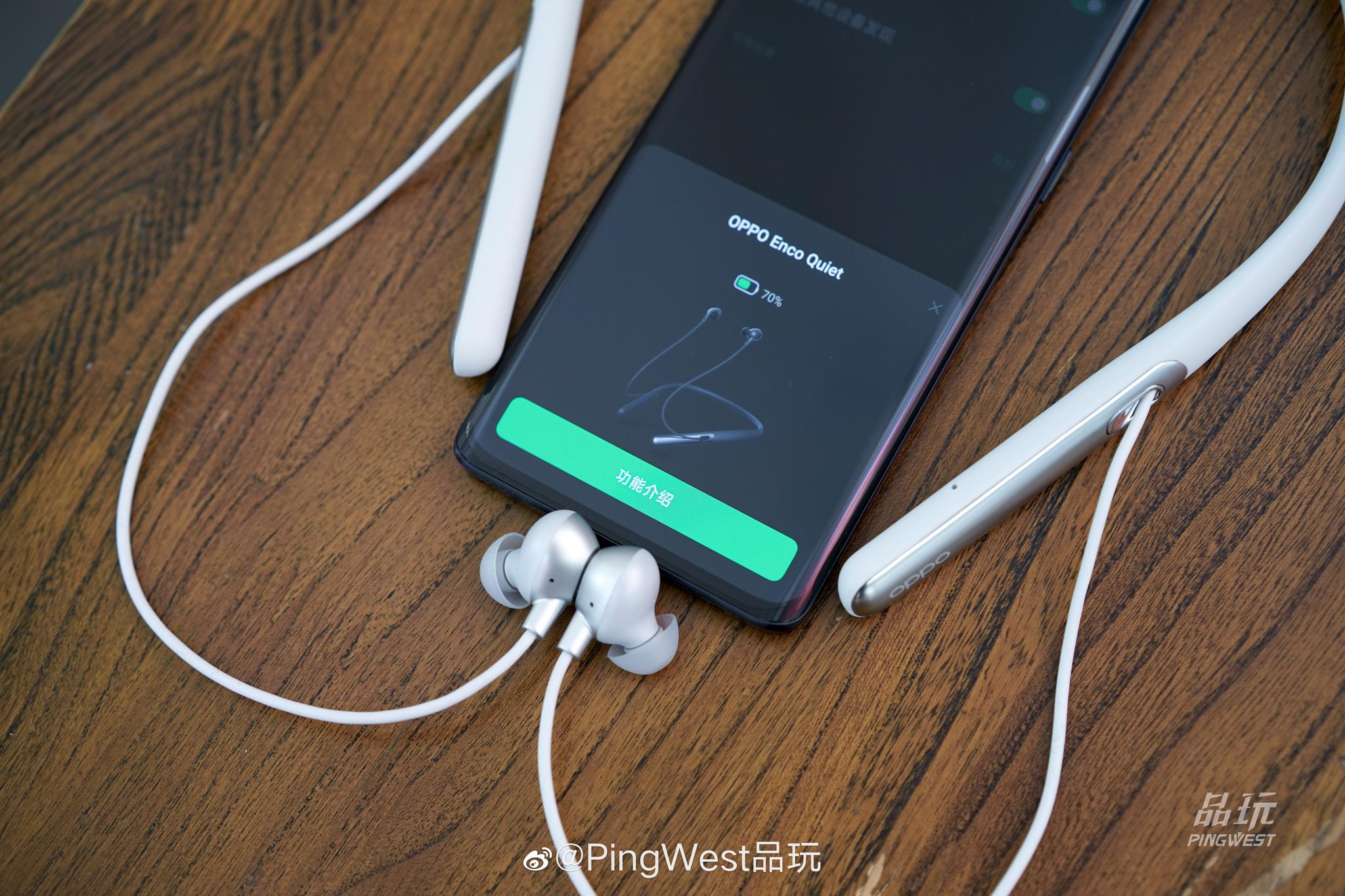 趁着冬季oppoencoq1无线降噪耳机的星辰银配色终于和大家见面