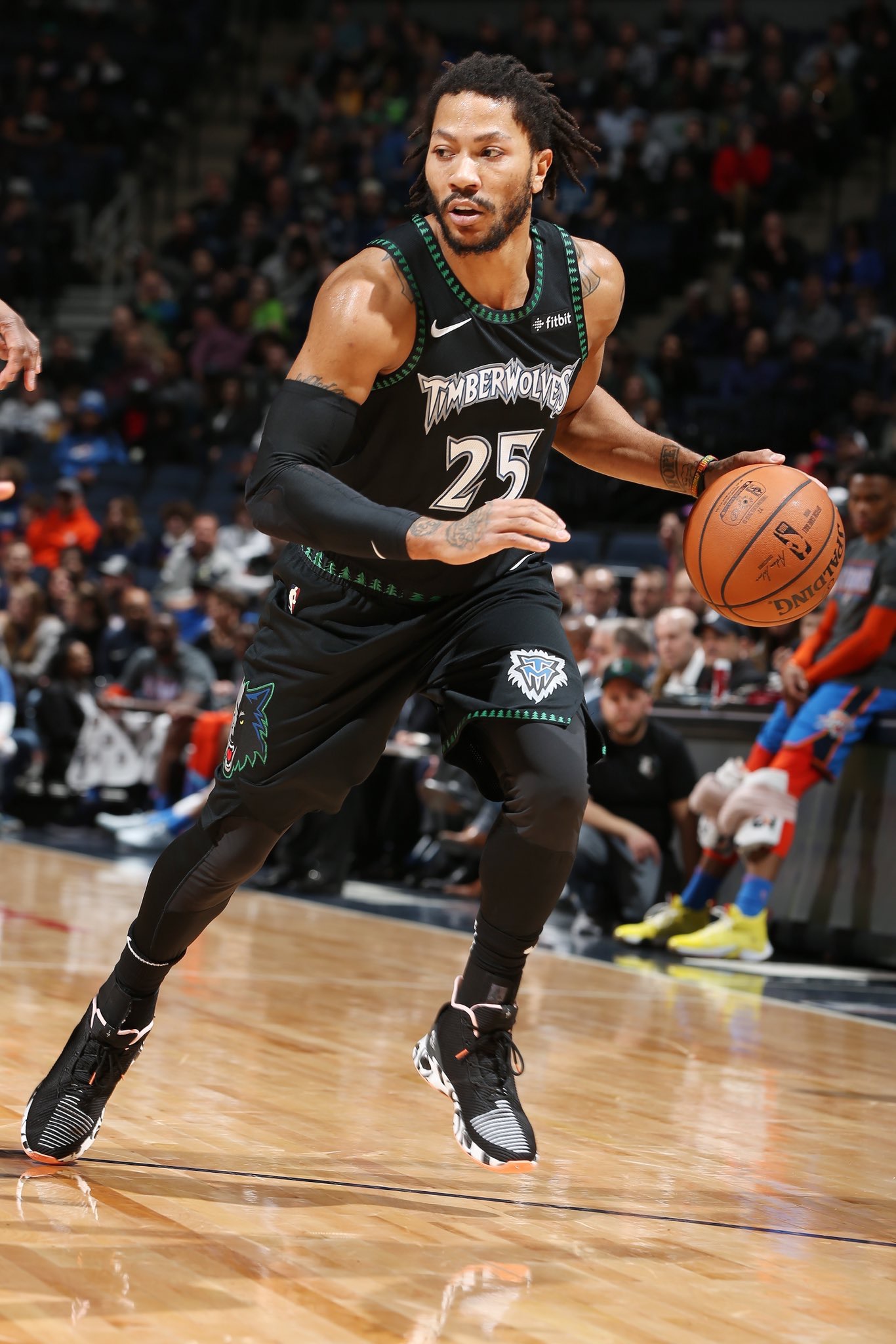 罗斯今日穿着adidas d rose 9 ,全场拿下19分,助森林狼战胜雷霆