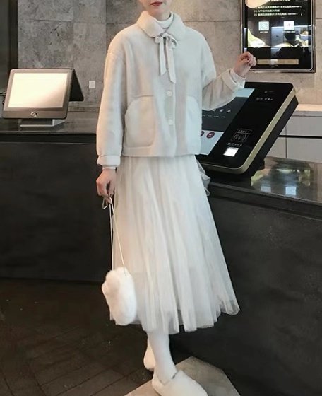 同色系的毛衣和纱裙搭配起来实在是好看急了配上长短款棉服大衣也