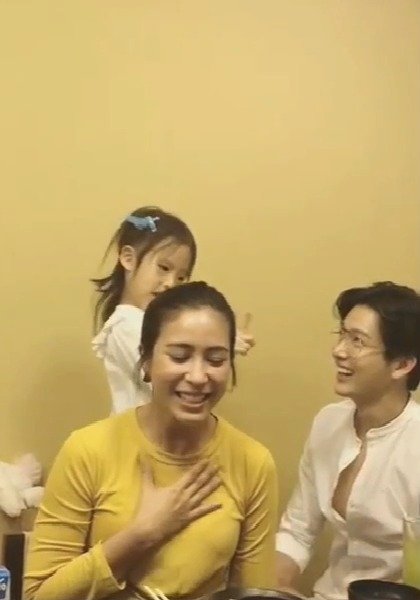 push夫妇真的好疼 aff女儿啊 "偏心"push叔叔的新年妹看得我心都化