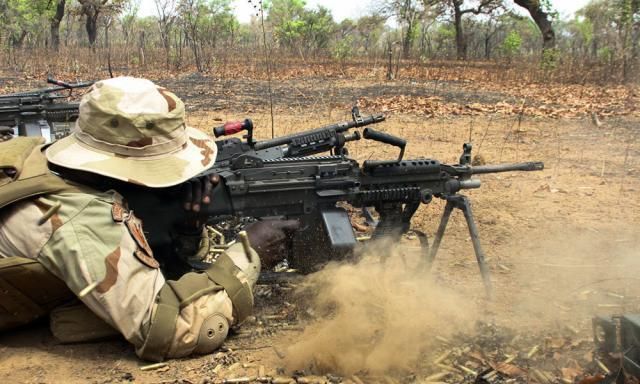 布基纳法索"燧发枪"联合军演 美国特种部队感受塞内加尔好枪