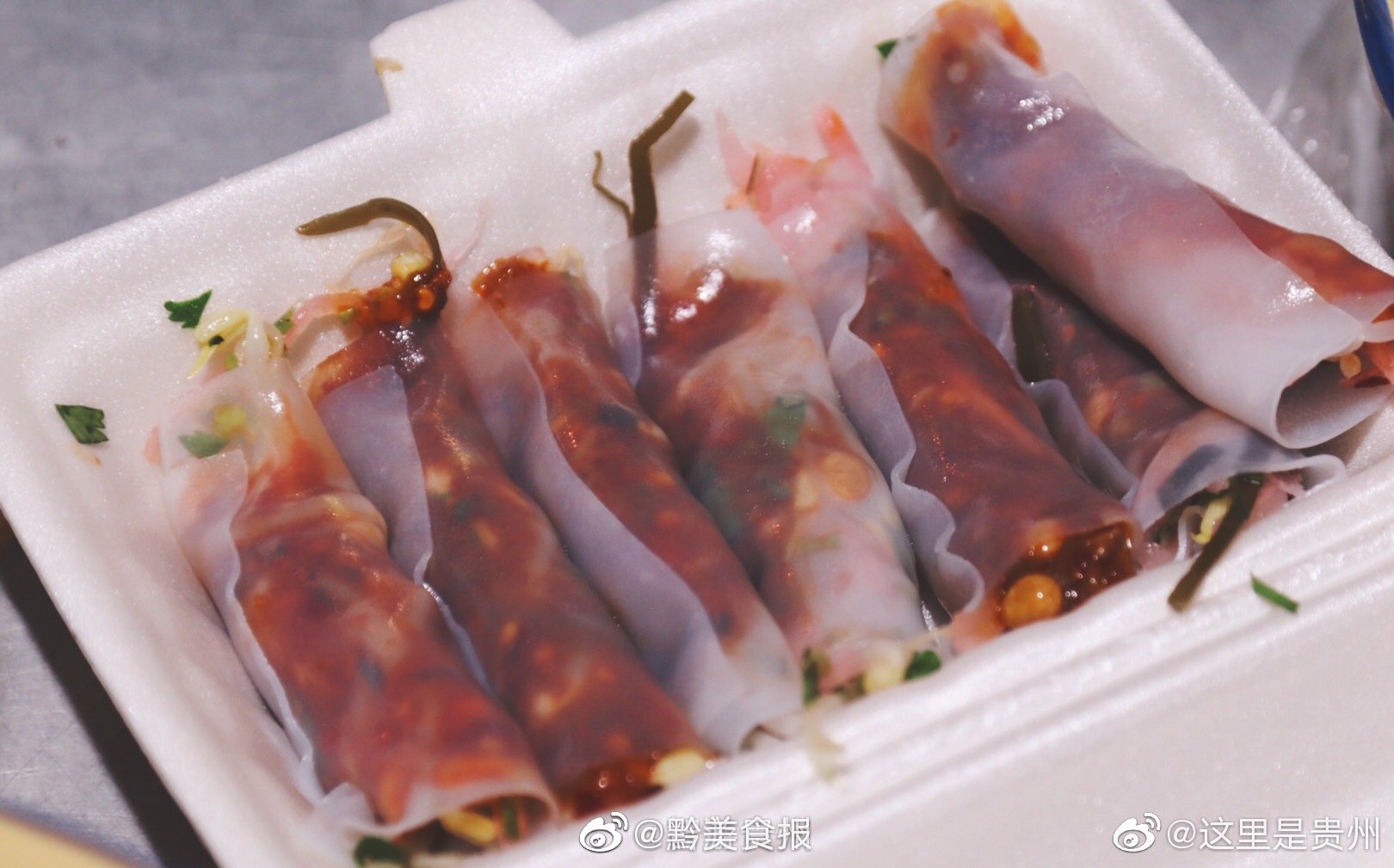 贵州安顺特色小吃——小裹卷,清凉软糯的凉皮包裹着着蔬菜