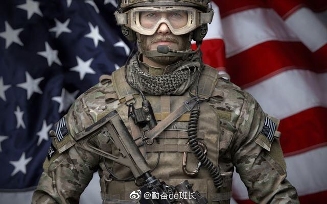 看看美国海豹突击队装备有先进的步枪头盔夜视仪防弹衣