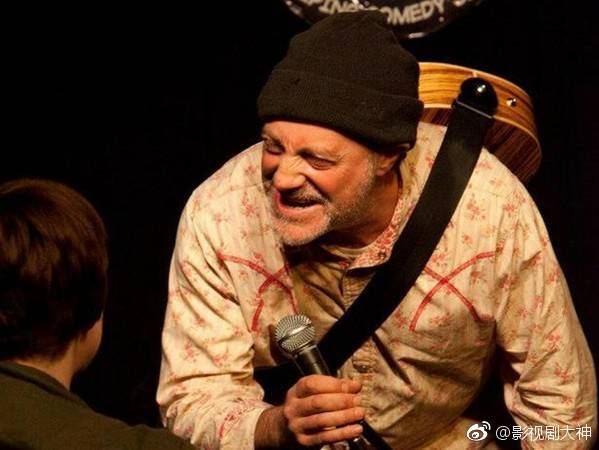 英国脱口秀演员伊恩柯尼托在舞台说完